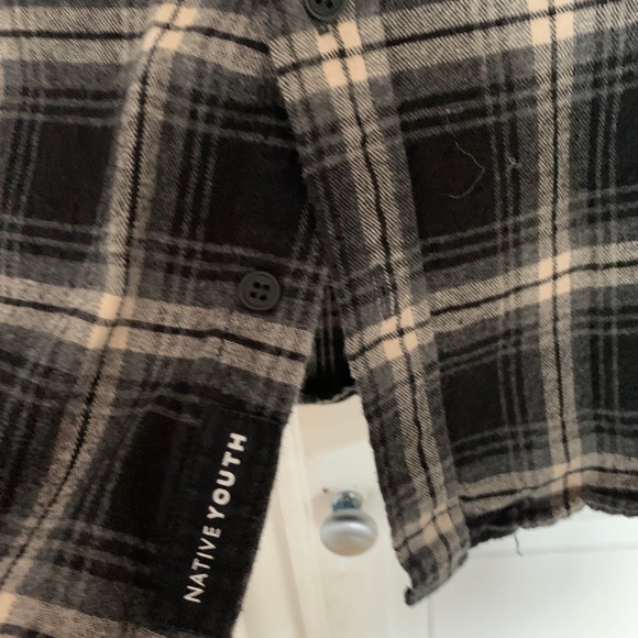Native youth plaid button down black grey small - Picture 6 of 9